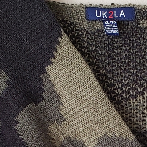 Twisted Knot Camo Print Sweater 🤎🖤 - Picture 3 of 4